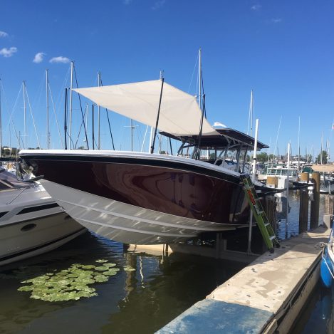 Boat sun shade with carbon support sticks